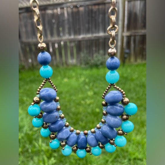 Vintage Talbots turquoise and cauliflower blue necklace with gold tone chain - Picture 4 of 7